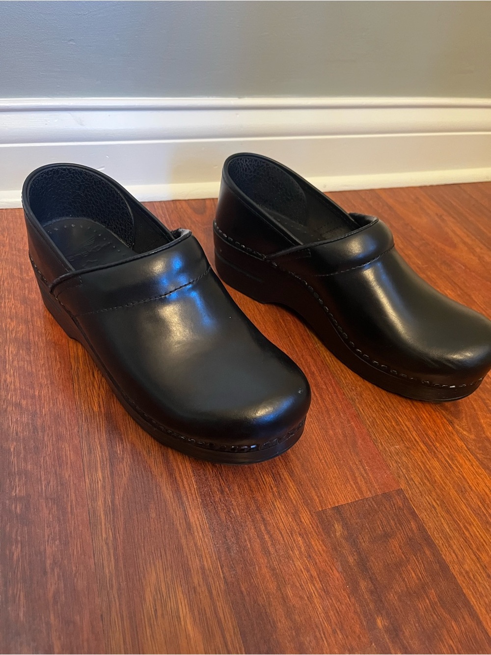 Dansko Professional Black Leather Clogs Womens Size 39 US 8.5 9 Nursing Shoes